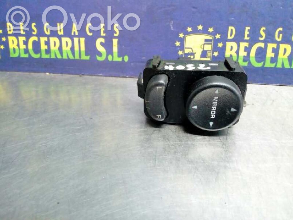 Interruptor del espejo lateral   04685564