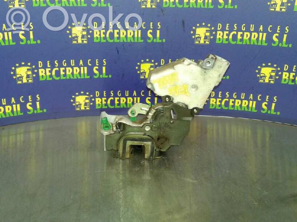 Nissan Terrano Zamek drzwi tylnych 