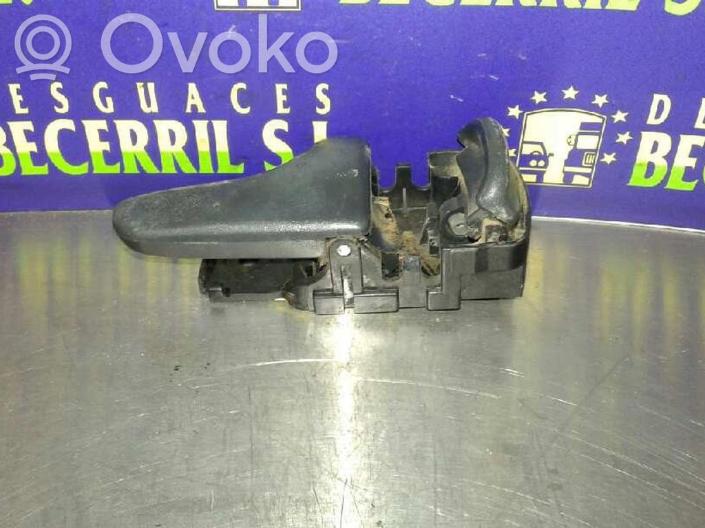 Nissan Terrano Manecilla interna puerta delantera 