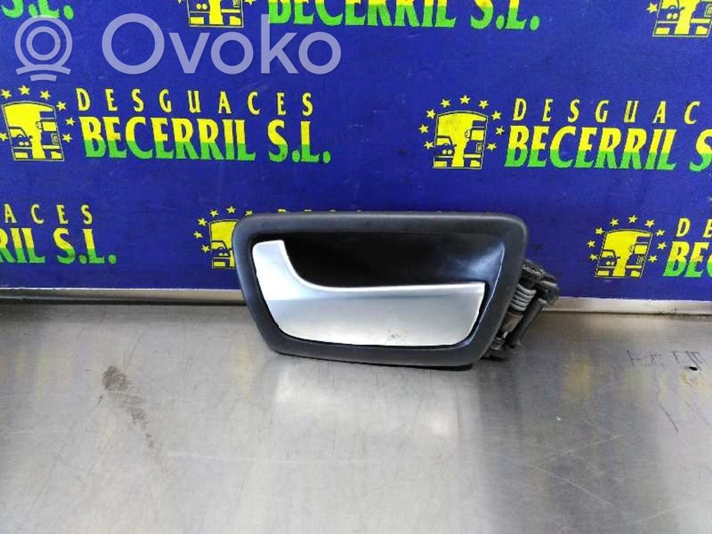 Manecilla interna puerta delantera