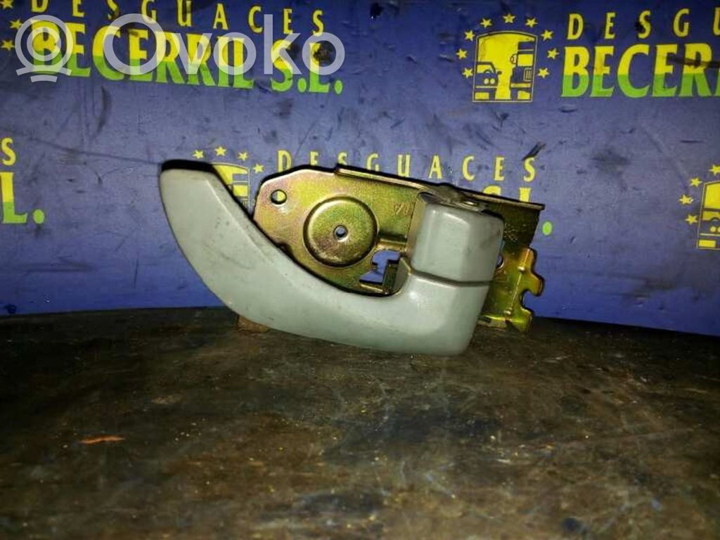 Manecilla interna puerta delantera