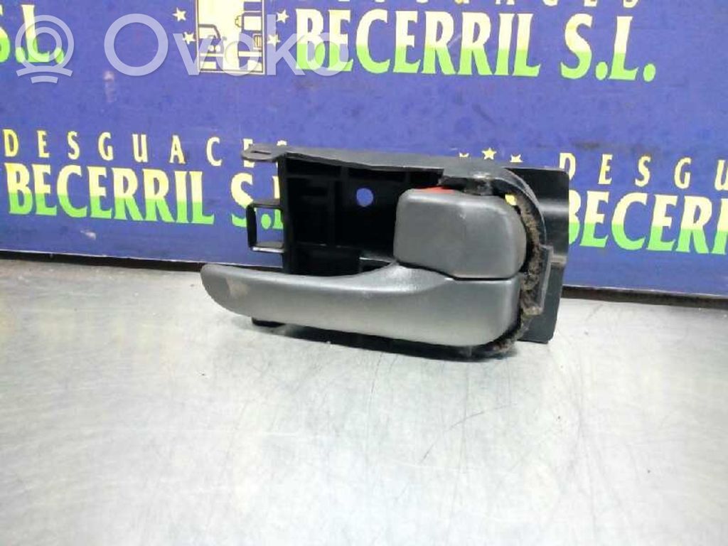 Nissan Primera Manecilla interna puerta delantera