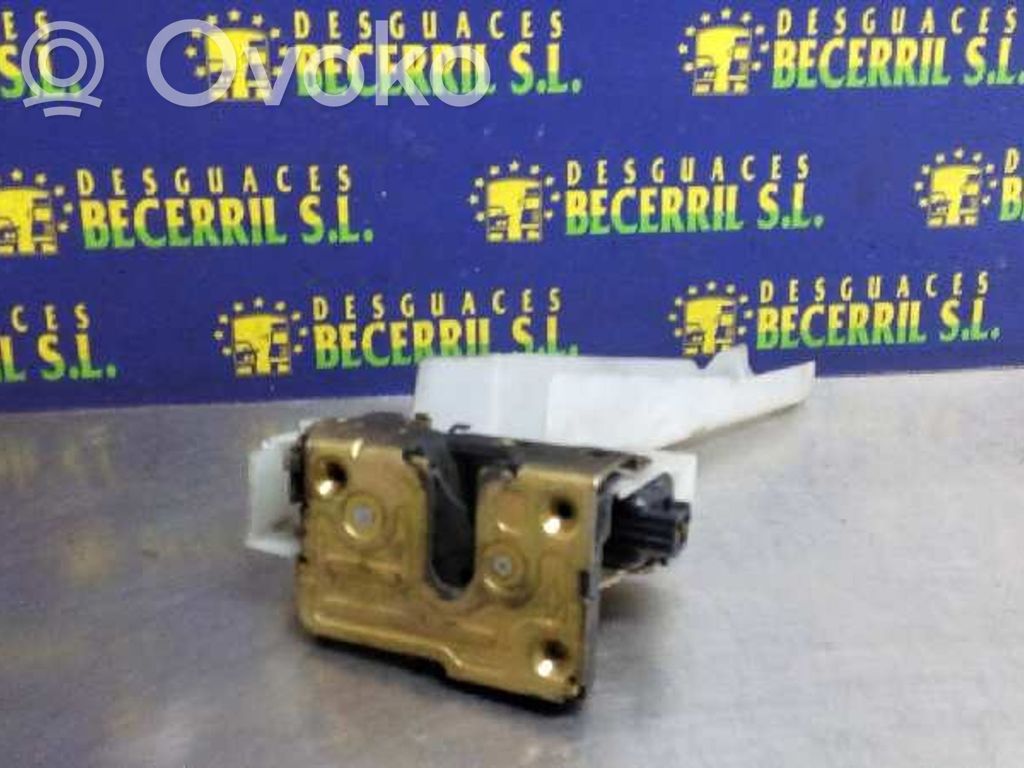 Cerradura de puerta trasera