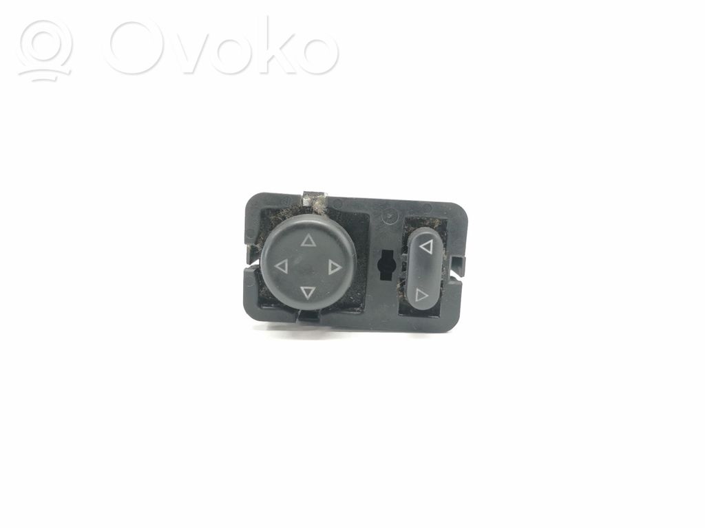 Wing mirror switch