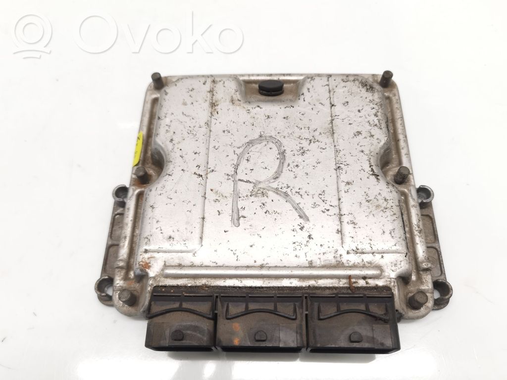 Unidad de control/módulo del motor   8200163528,8200095416,0281011101