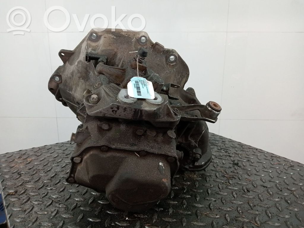 Opel Corsa C Caja de cambios manual de 5 velocidades 