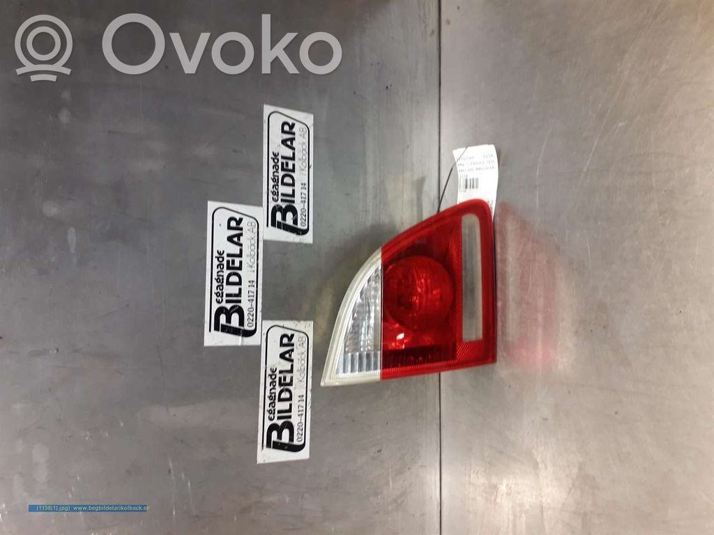 Tailgate rear/tail lights