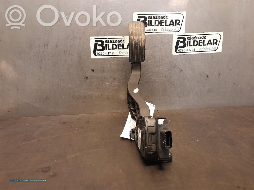 Gaspedal   160606,9681530380