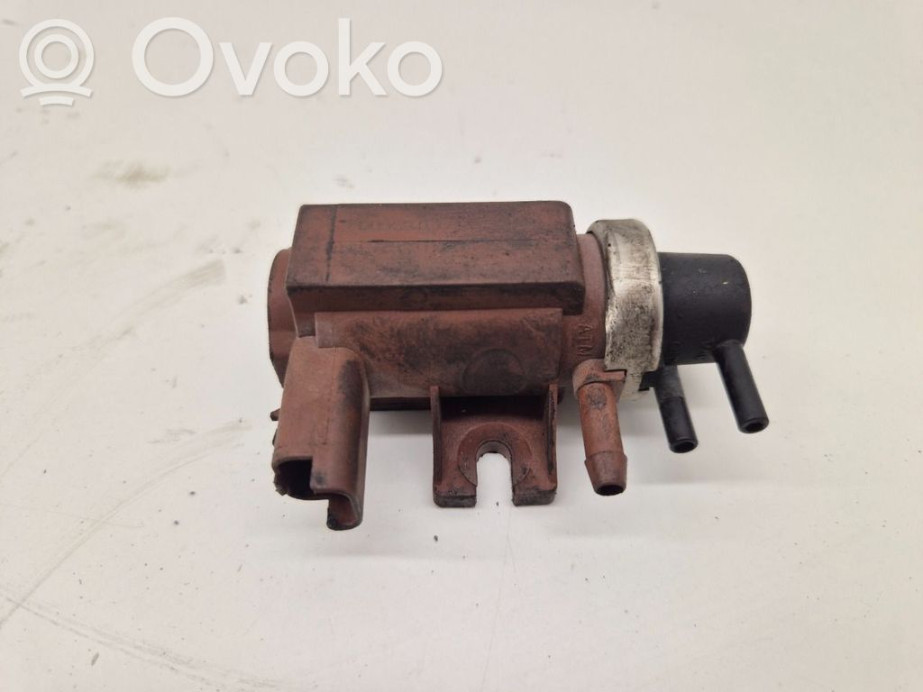 Ford Focus Vacuum valve 