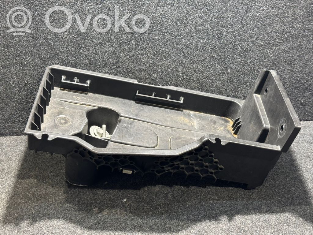 Ford Explorer VI Akun alusta 
