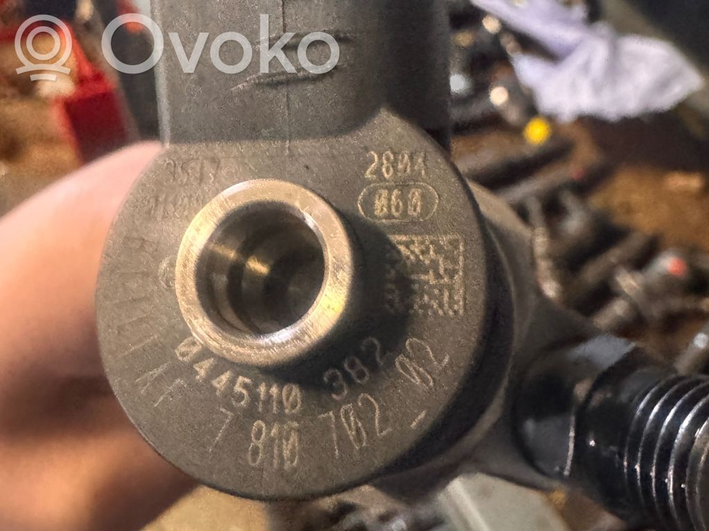 Fuel injector   7810702