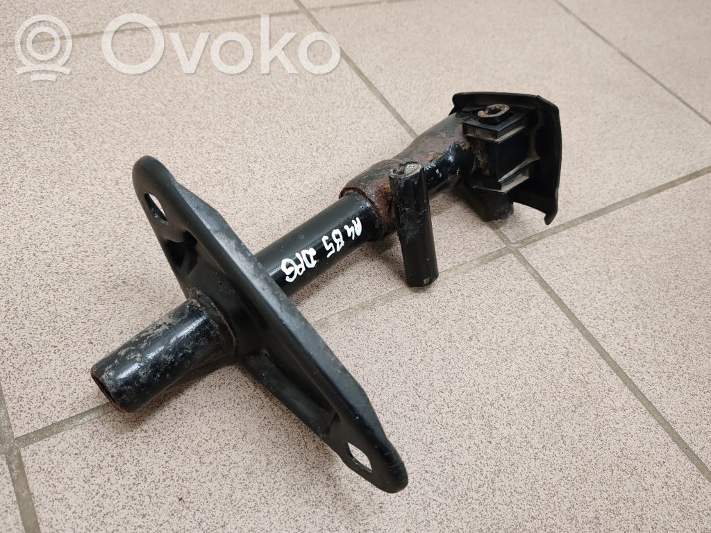 Audi A4 S4 B5 8D Uchwyt / Mocowanie zderzaka tylnego 