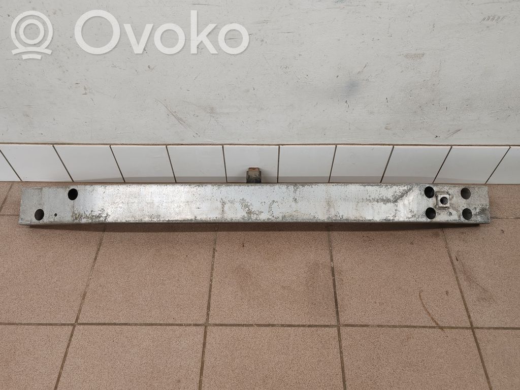 Priekšpusē bampera sija / balka