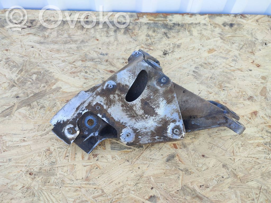 BMW X5 E70 Engine mounting bracket 