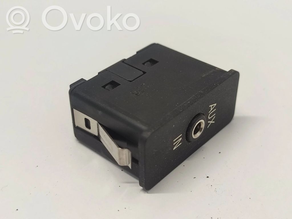 AUX in-socket connector   6930561,84109237655,61346930561