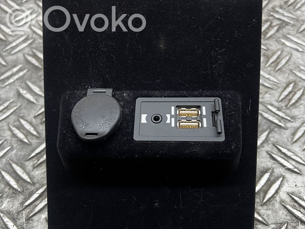 USB-pistokeliitin   10R0312810