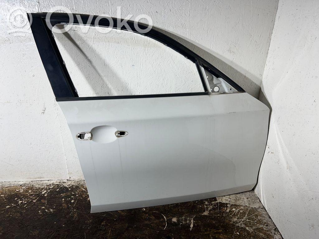 BMW 1 E81 E87 Front door 