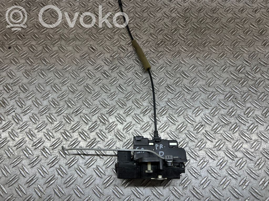 Priekšpusē slēdzene   7D09