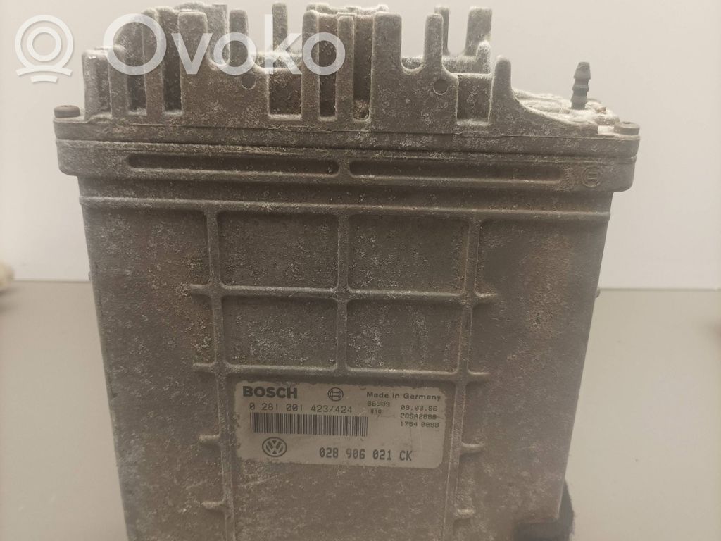 Volkswagen PASSAT B4 Engine control unit/module 