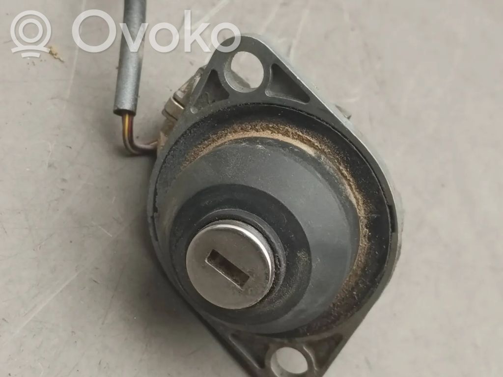 BMW 5 E39 Spynelė galinio dangčio (išorėje) 