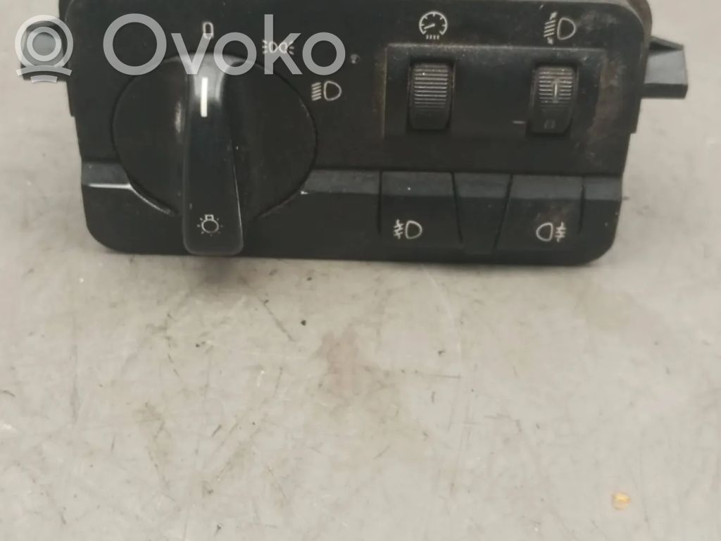 Light switch   6907947,086480061,0084704