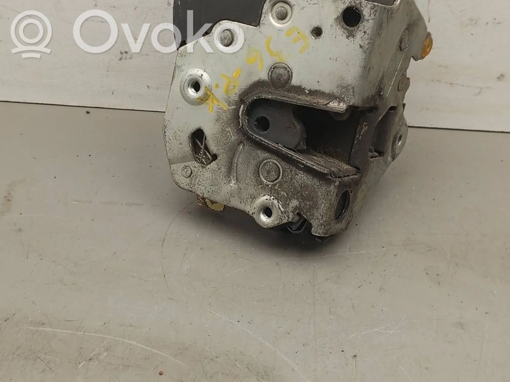 BMW 3 E36 Front door lock 
