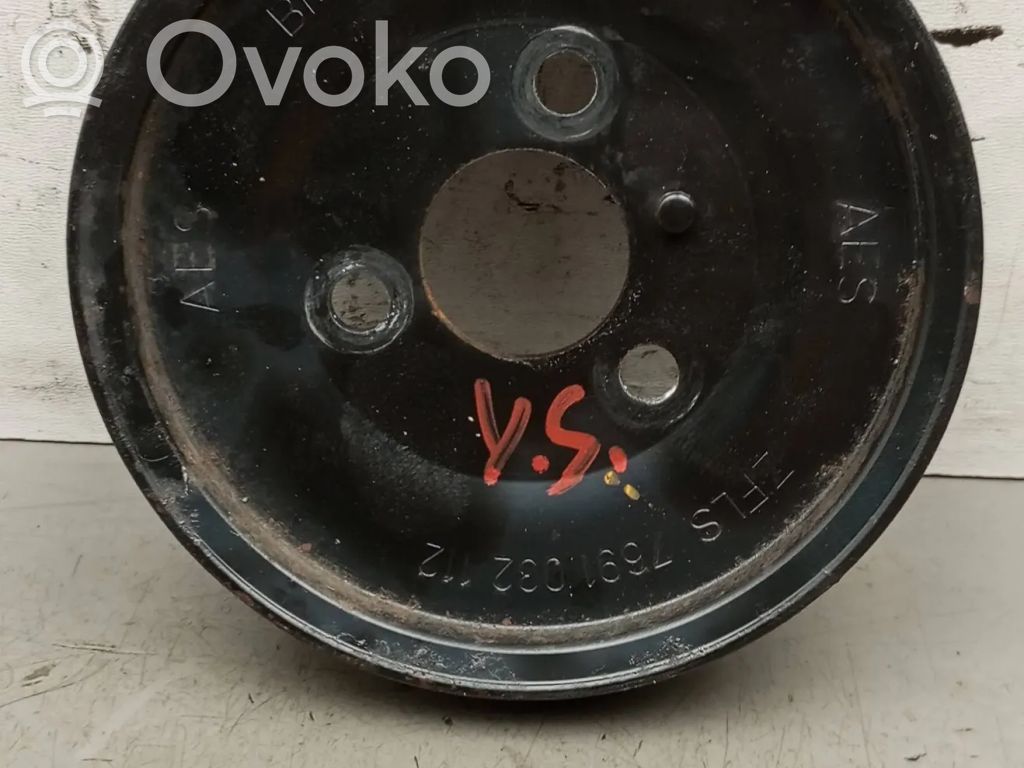 BMW X5 E53 Ohjaustehostimen pumpun hihnapyörä 