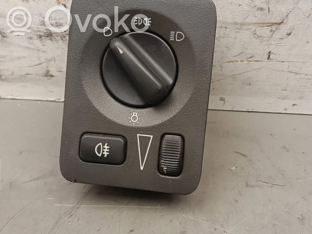 Light switch   4616124