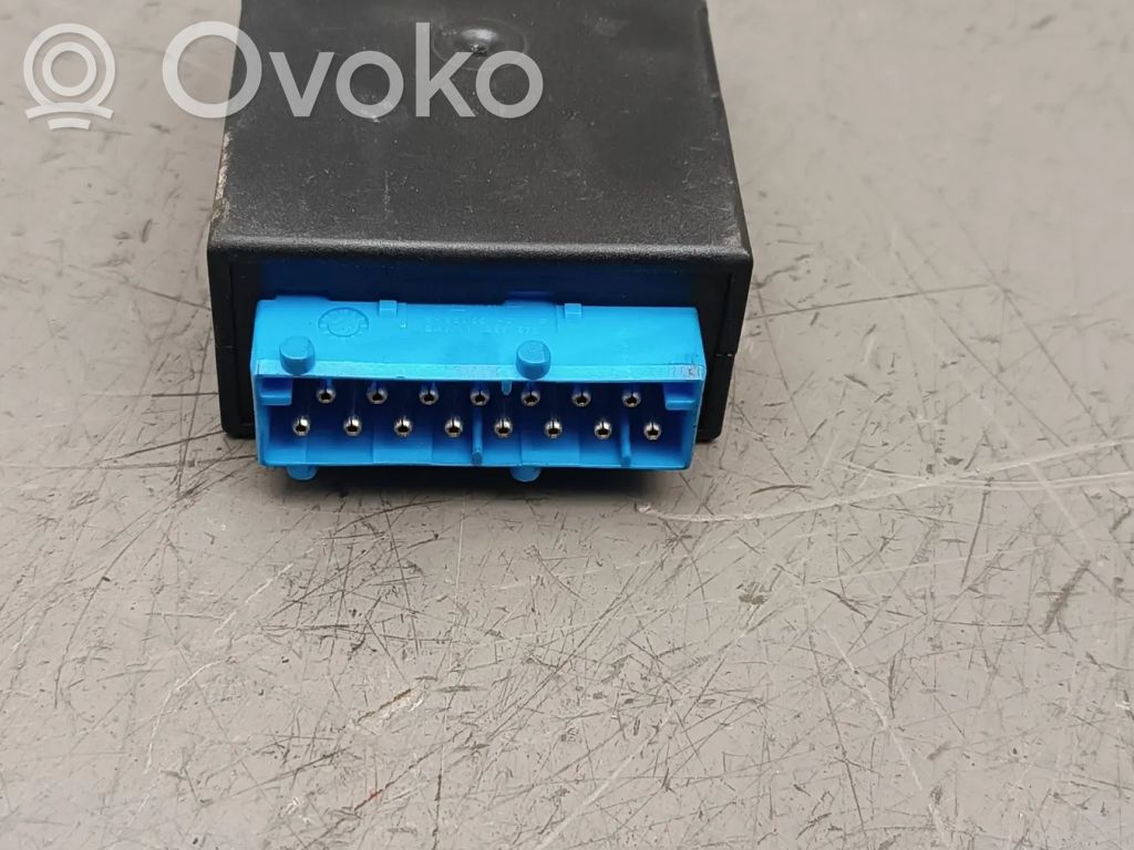 Window wiper relay   8359031