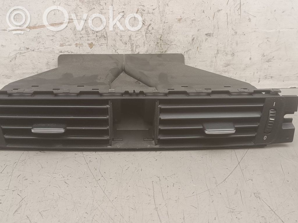 BMW 3 E90 E91 Centrālais gaisa ventilācijas režģis 