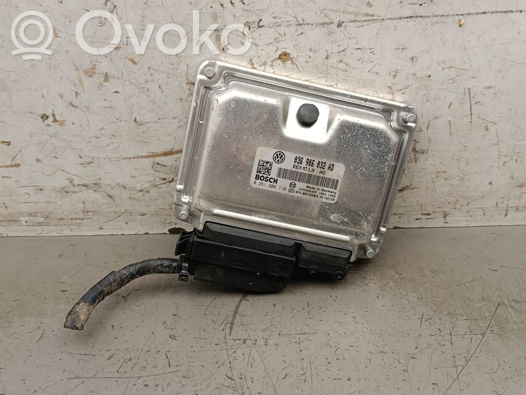 Volkswagen Golf V Engine control unit/module 