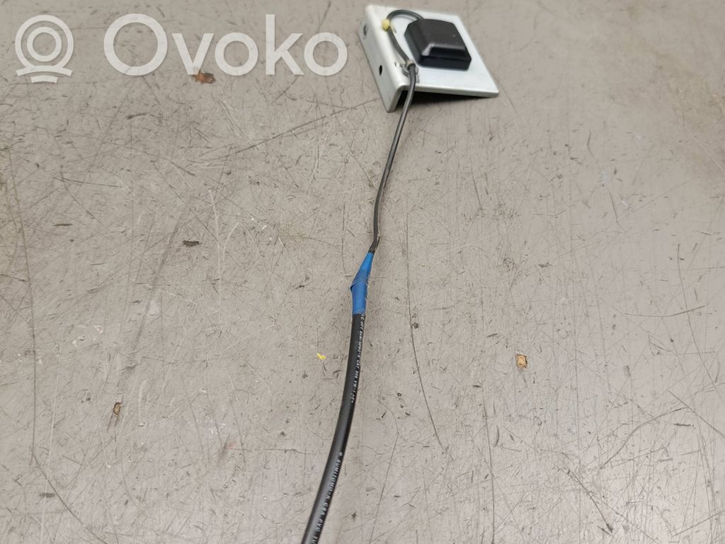 Subaru Legacy GPS-pystyantenni 