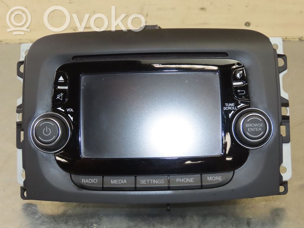 Fiat 500L Panel / Radioodtwarzacz CD/DVD/GPS 
