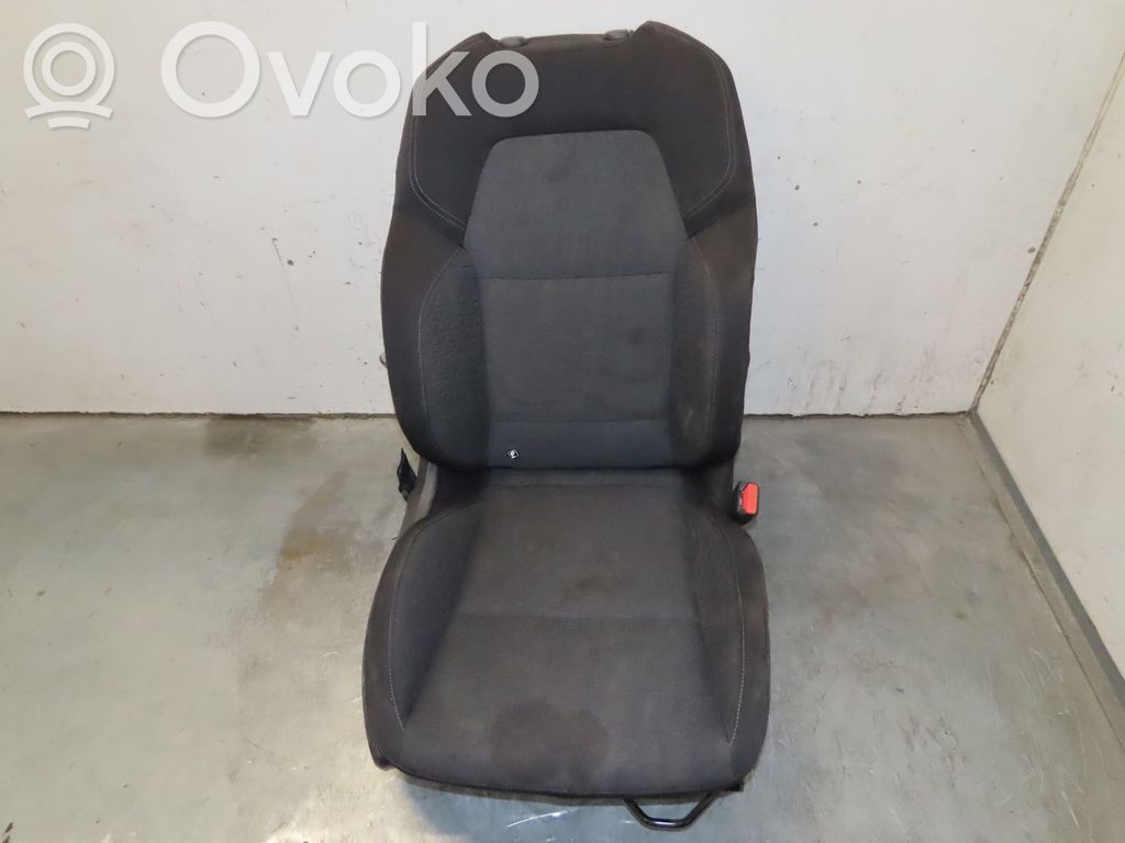Renault Clio V Etumatkustajan istuin 