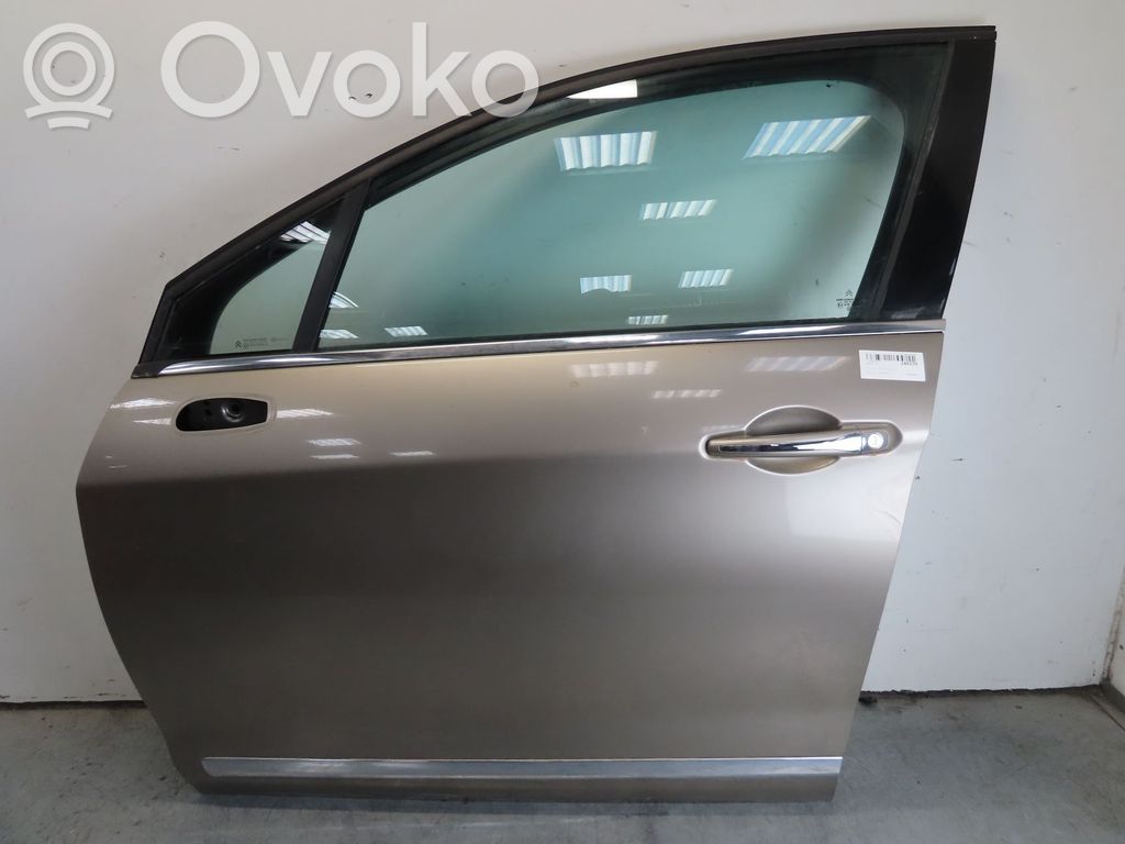 Priekinės durys   9002Y8