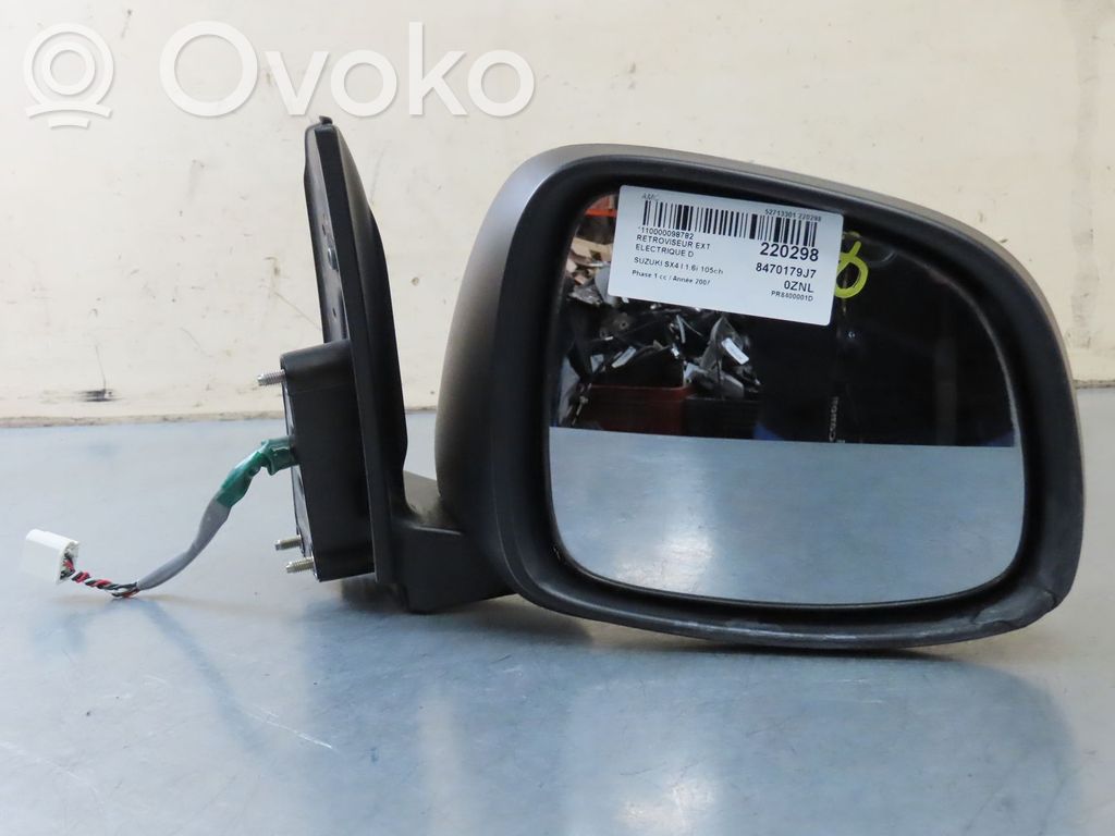 Suzuki SX4 Front door electric wing mirror 