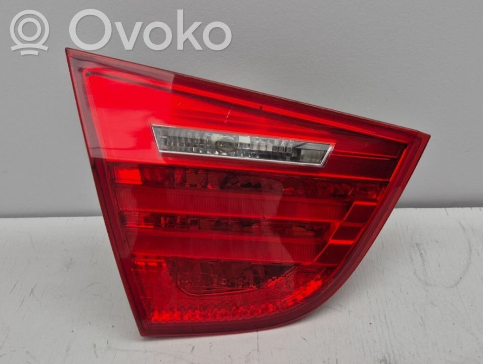 BMW 3 E90 E91 Galinis žibintas dangtyje 