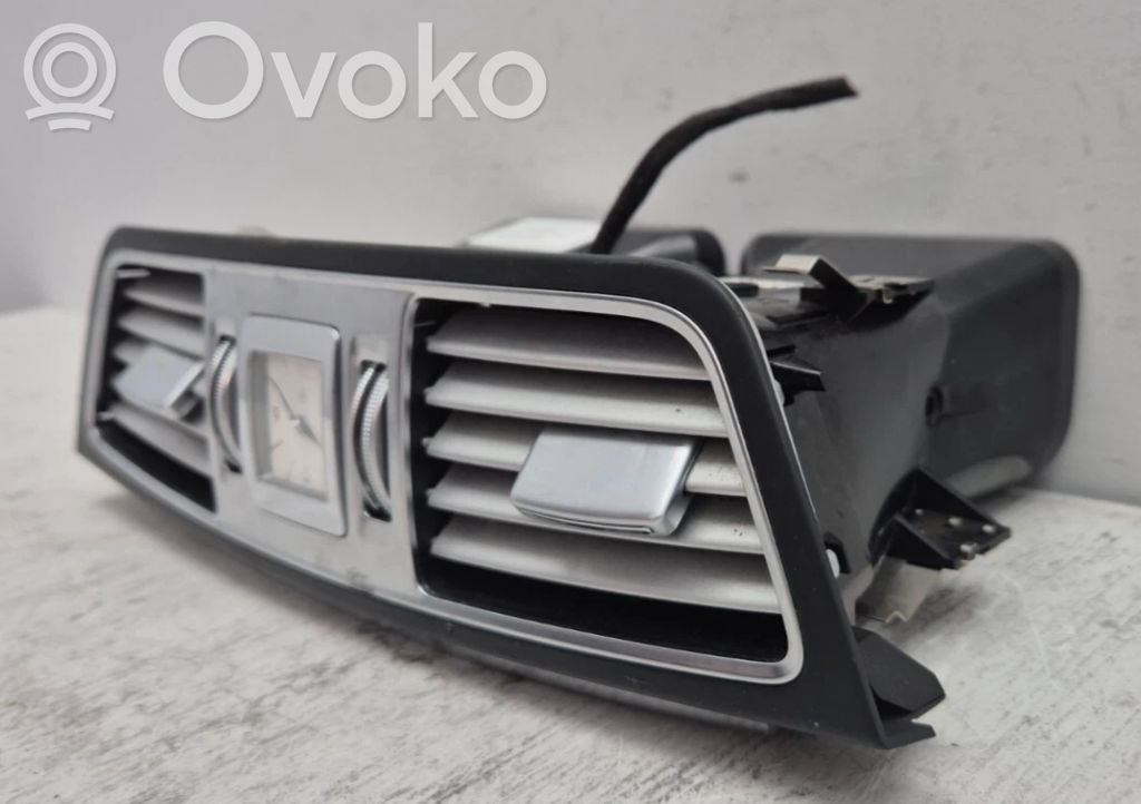 Mercedes-Benz E W212 Dash center air vent grill 