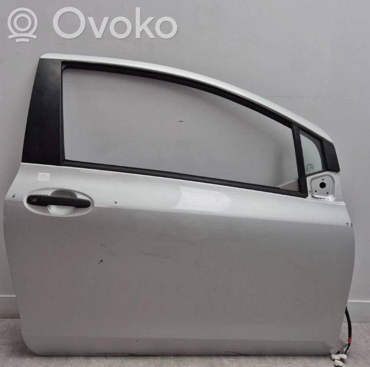 Toyota Yaris Дверь 