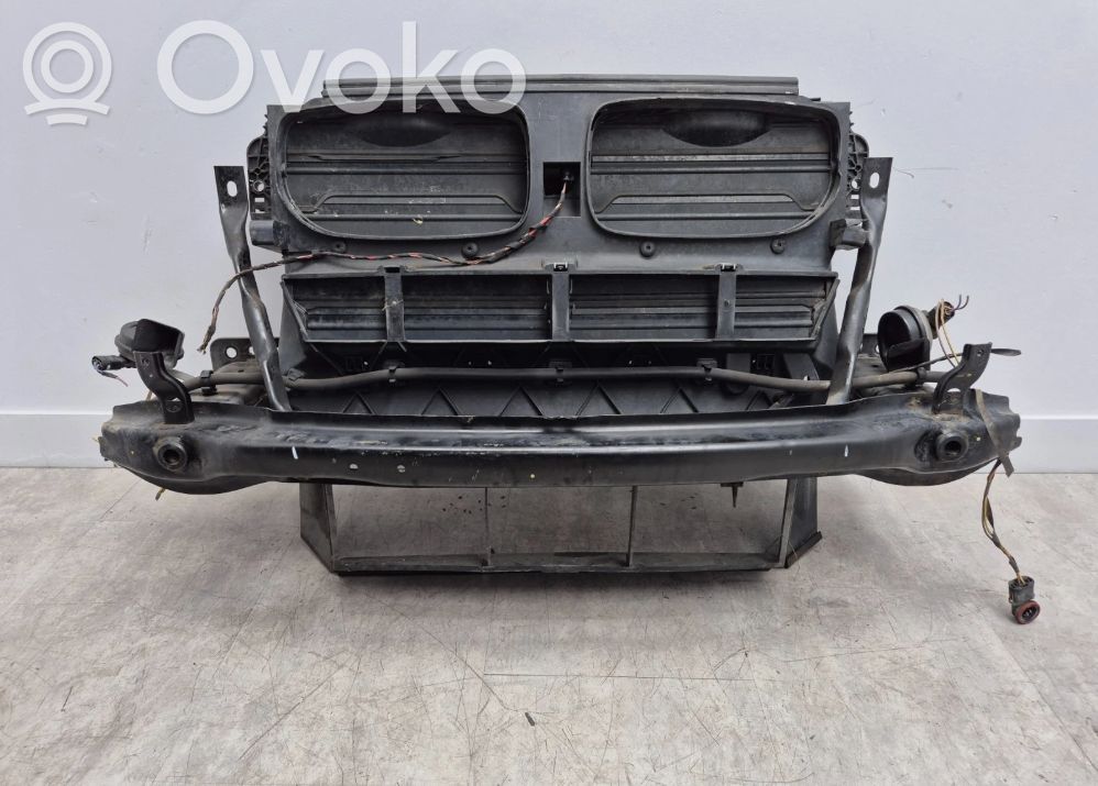 BMW X5 E70 Панель радиаторов 
