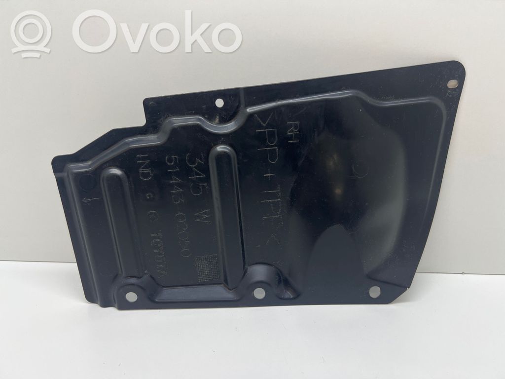 Toyota Avensis T270 Engine splash shield/under tray 