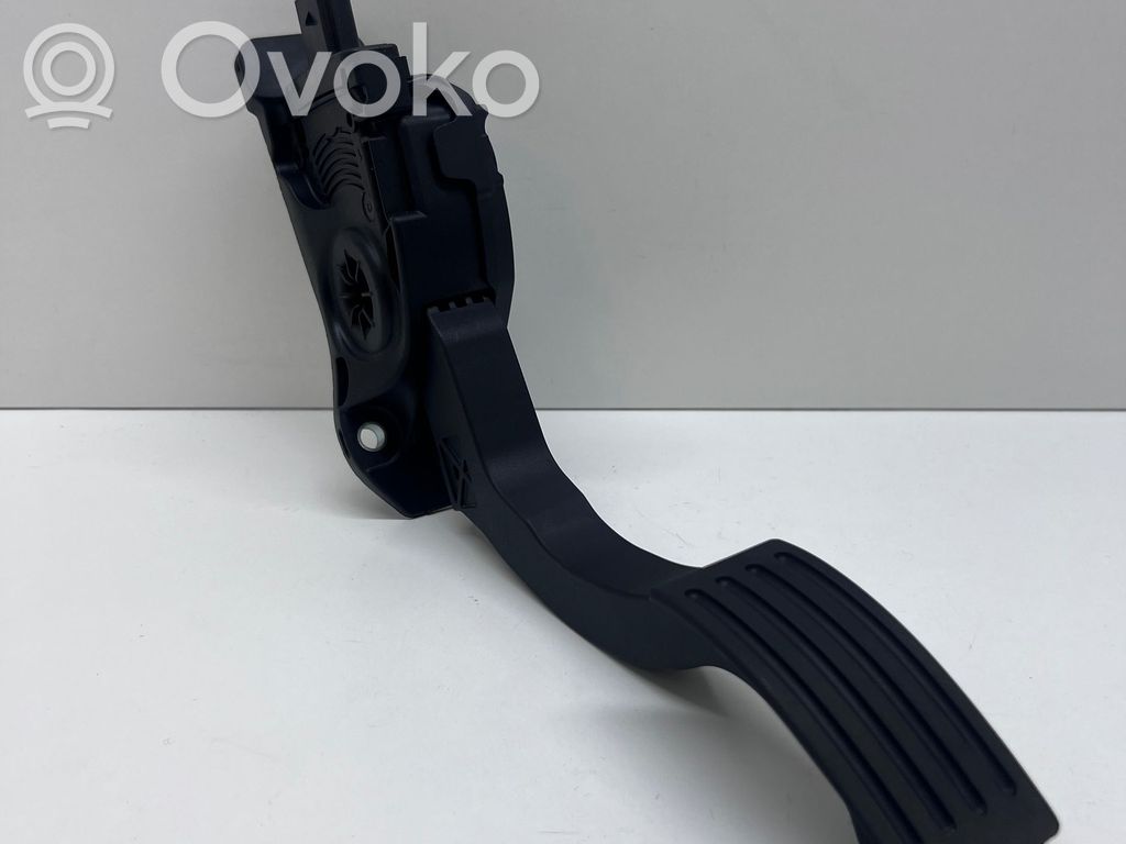 Volvo V40 Akceleratoriaus pedalas 