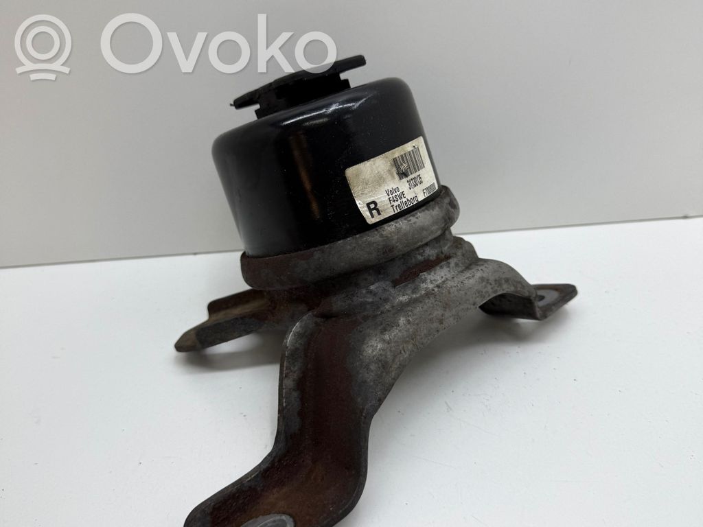 Engine mount bracket   31330135,F7008000