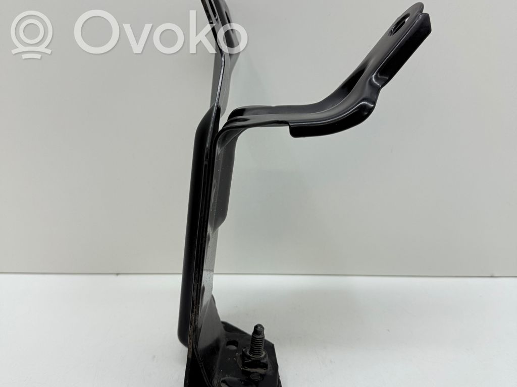 Volvo S60 Radiator mount bracket 
