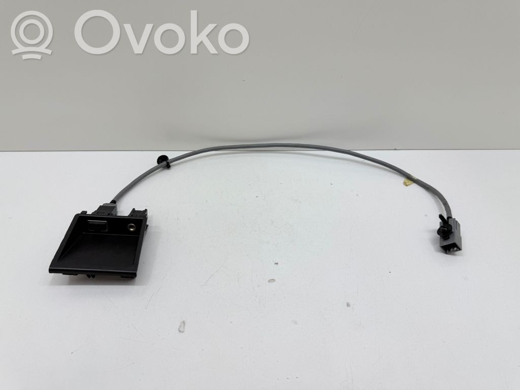USB socket connector   31285608,8M5T19A164VA