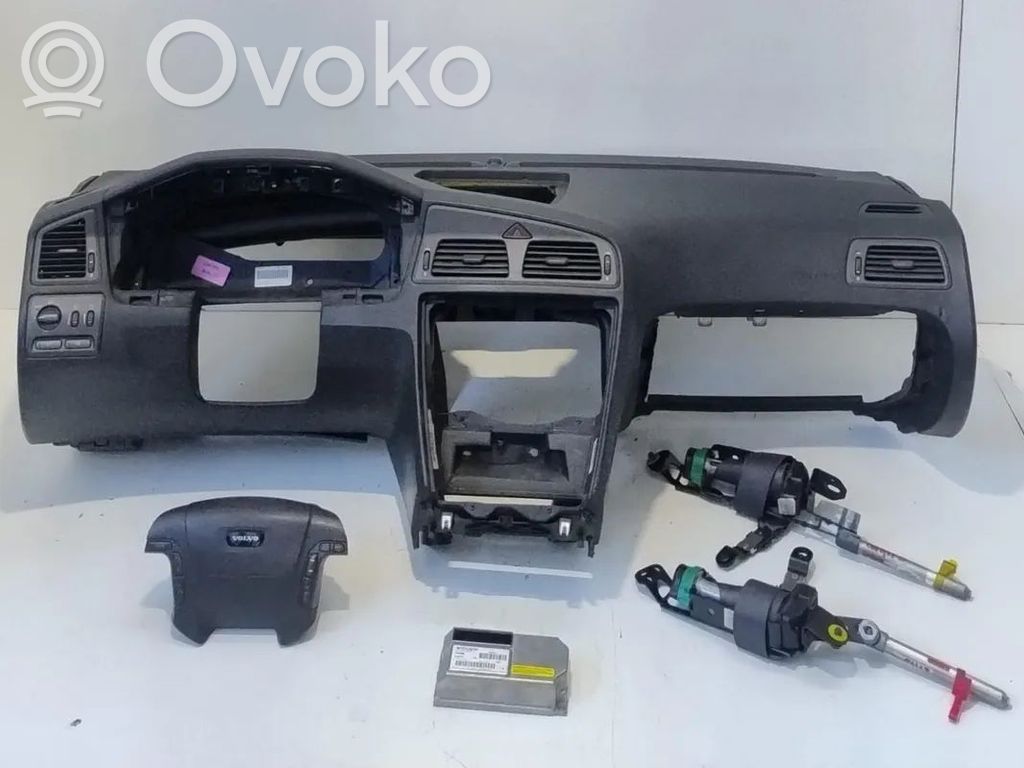 Volvo V70 Oro pagalvių komplektas su panele 