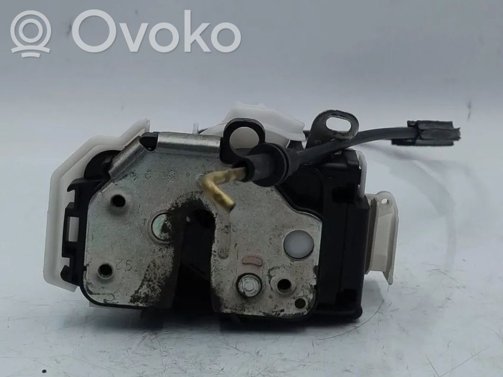 Ford Ka Priekšpusē slēdzene 