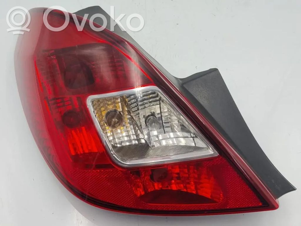 Opel Corsa D Aizmugurējais lukturis virsbūvē 