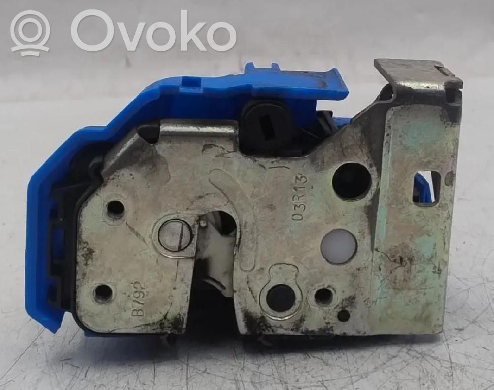 Fiat 500L Zamek drzwi przednich 