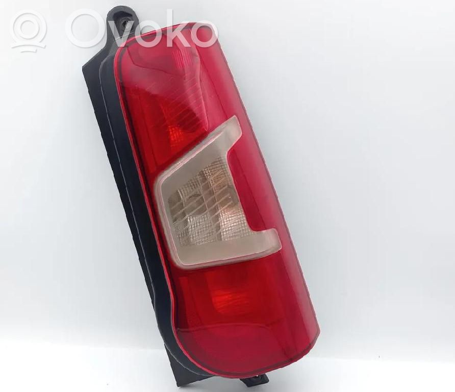 Opel Combo E Galinis žibintas dangtyje 